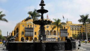 Plaza de Armas, em Lima, uma das cidades para visitar durante o Carnaval 2018